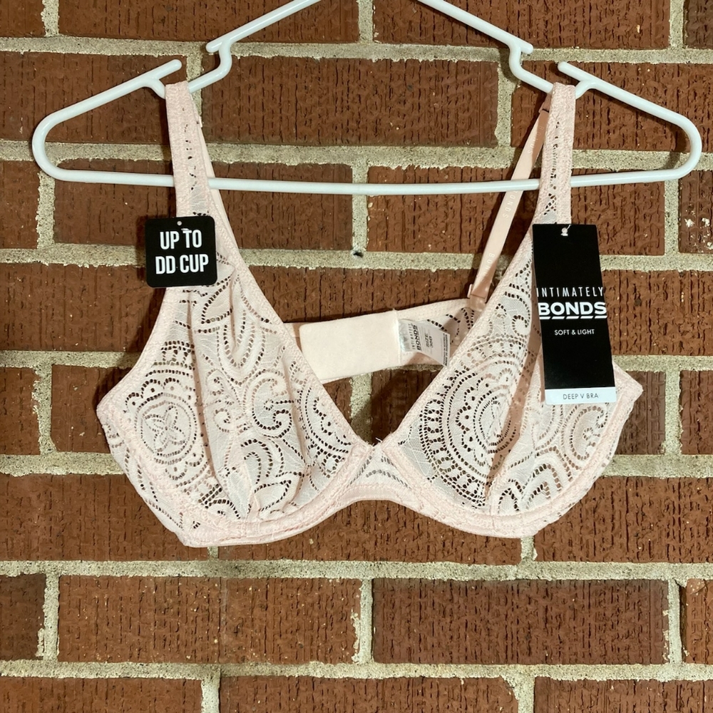 Intimately Bonds Soft and Light Deep V Underwire Bra